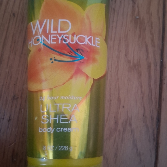 Bath & Body Works Wild Honeysuckle Ultra Shea Body Cream - Yellow and Blue - Picture 4 of 4